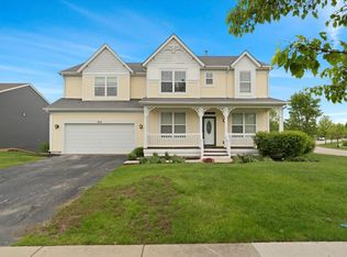918 Heartland Park Ln, Antioch, IL 60002