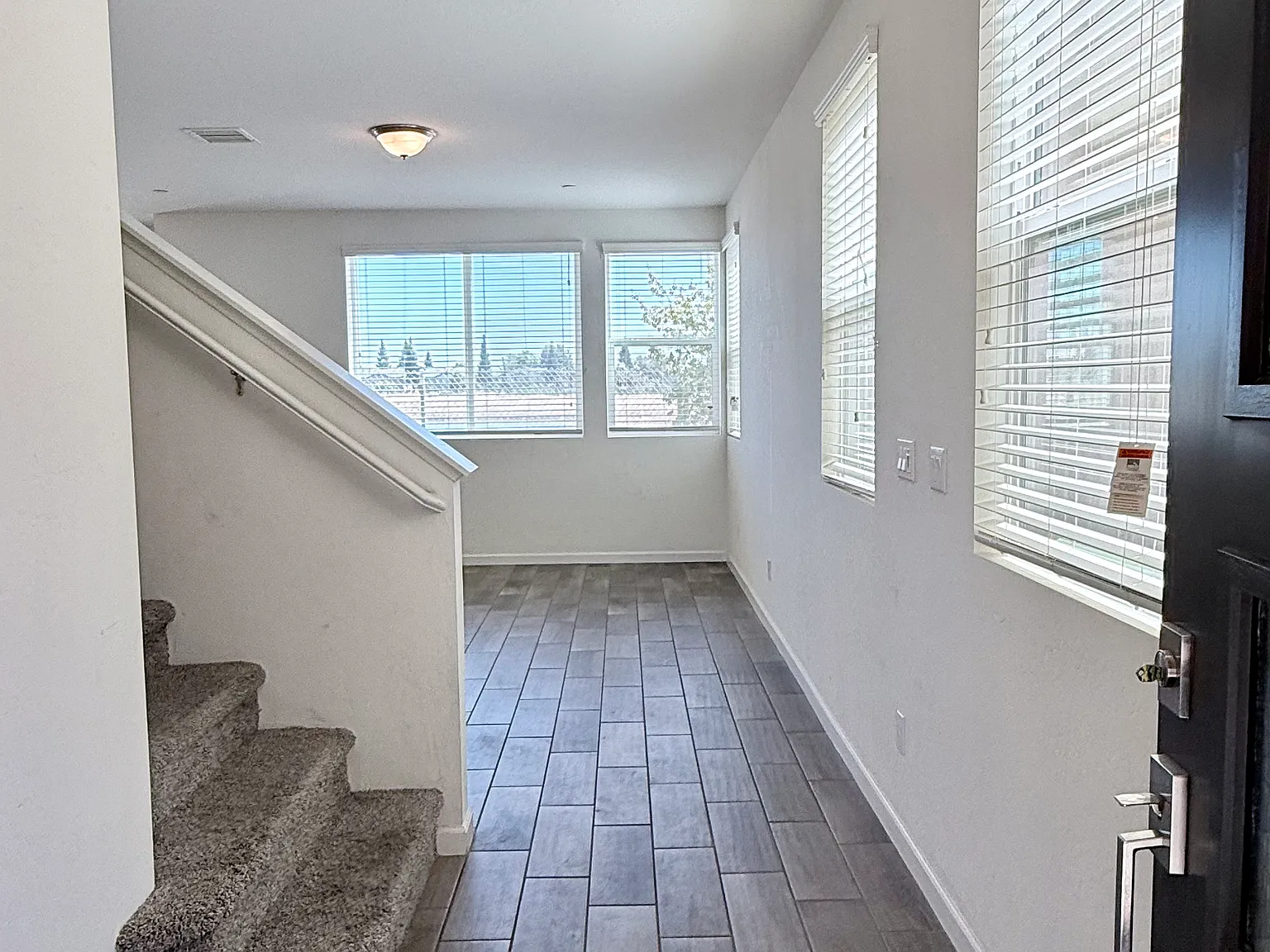 3 bed, 2.5 bath, 1648 sqft, $2,395 — Photo 2
