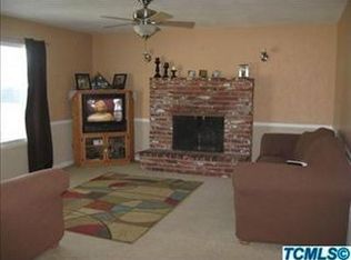 177 W Adelaide Way, Dinuba, CA 93618