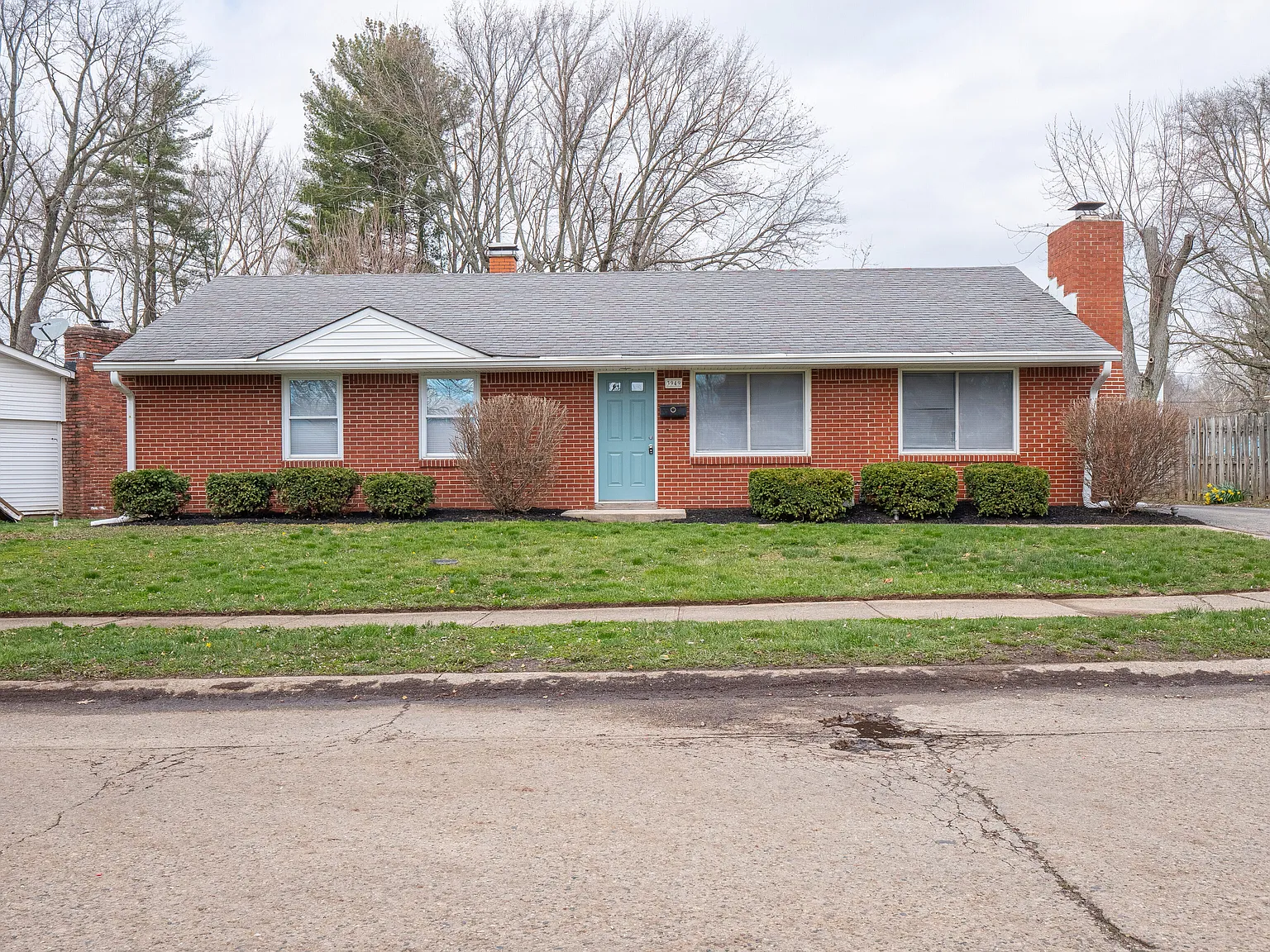 3949 Steinmetz Dr photo 1