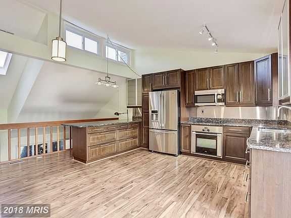 4th image of 749 Darlow Dr