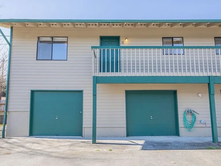 1 450sqft storage included + parking
