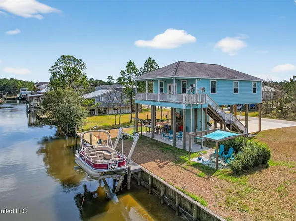4056 Teal St, Bay Saint Louis, MS 39520