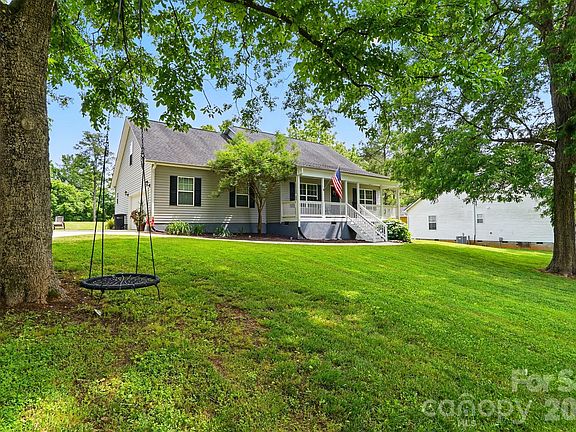 2nd image of 1621 California Rd