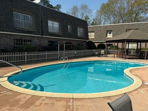 3rd image of 413 Kahler St APT 15