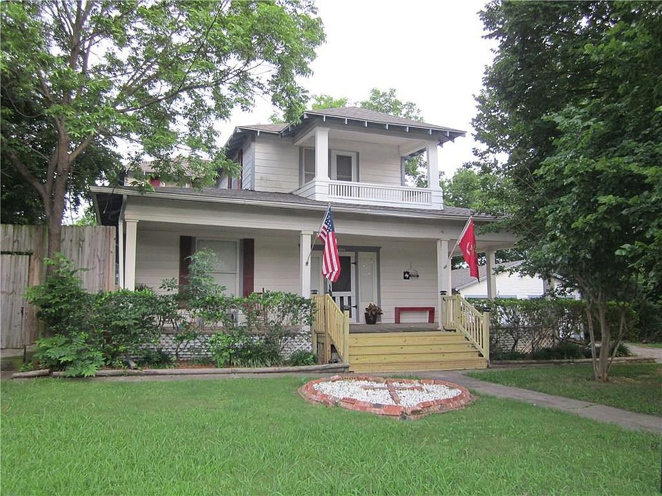 1st image of 2508 1st St