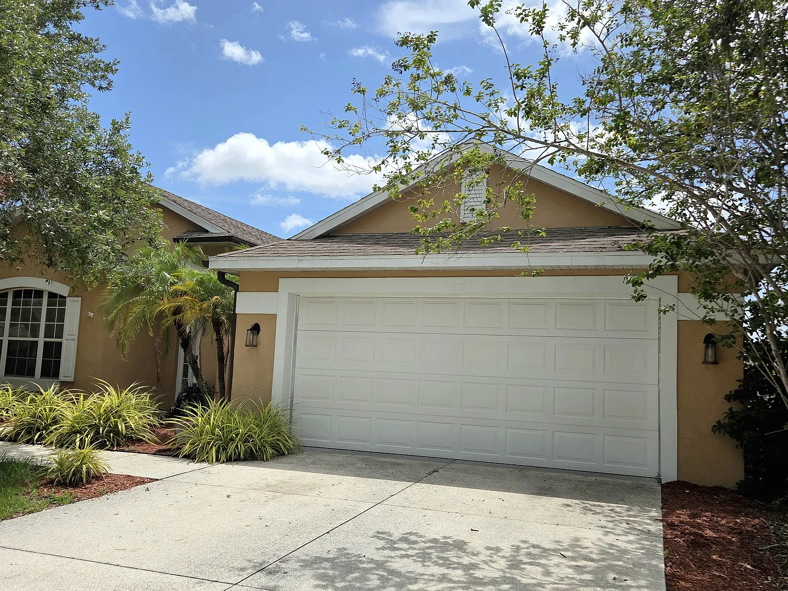 4 bed, 2109 sqft, $3,000 — Photo 2