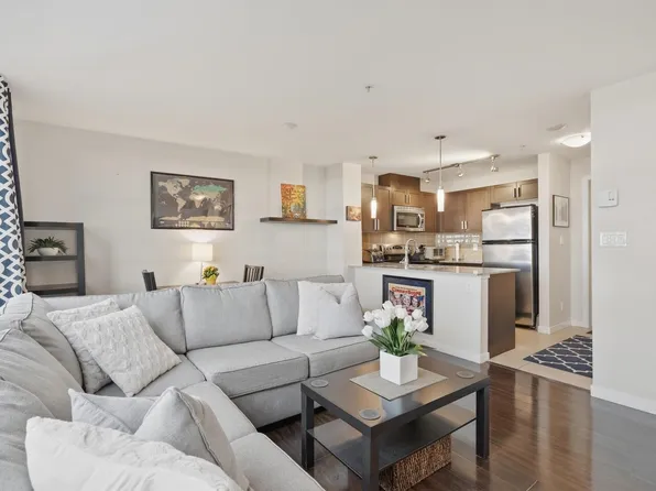 306 6th St #605, New Westminster, BC V3L 0C9