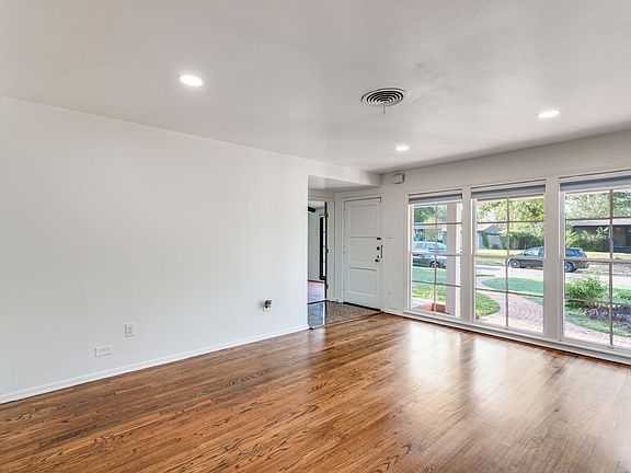 4th image of 215 Woodcrest Dr