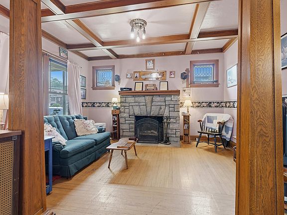 2nd image of 216 Maple Ave