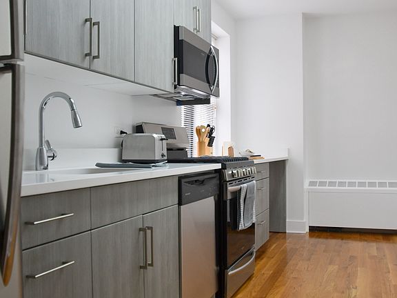 2nd image of 2175 Cedar Ave