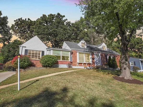 563 W Lockwood Ave, Saint Louis, MO 63119