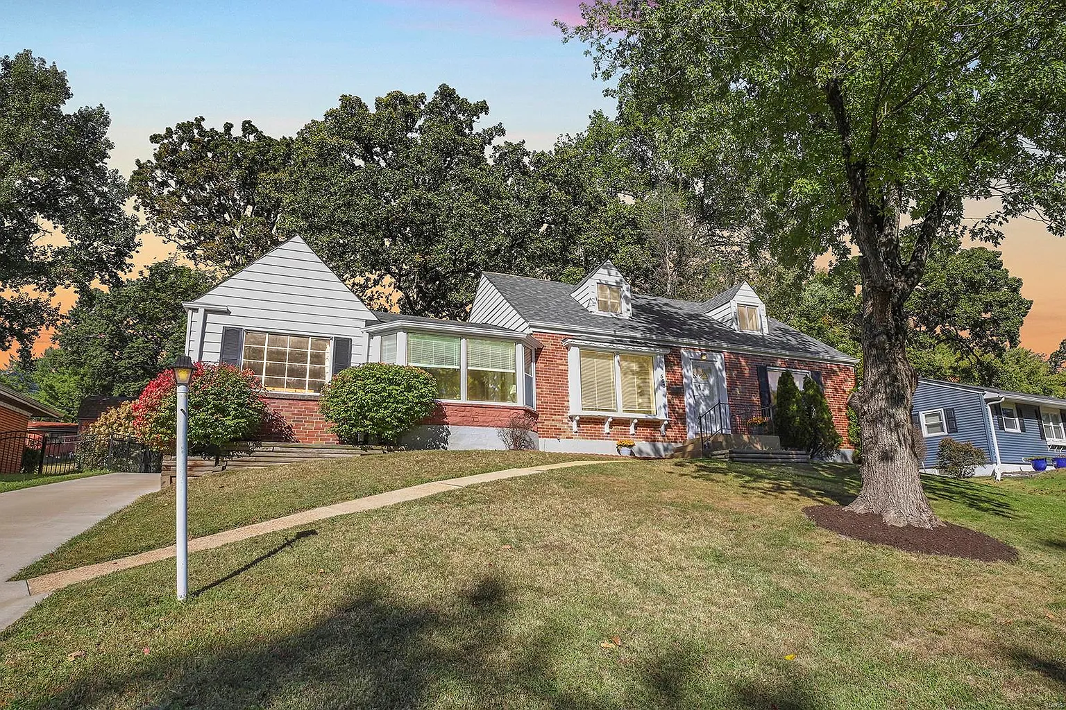 563 W Lockwood Ave photo 1