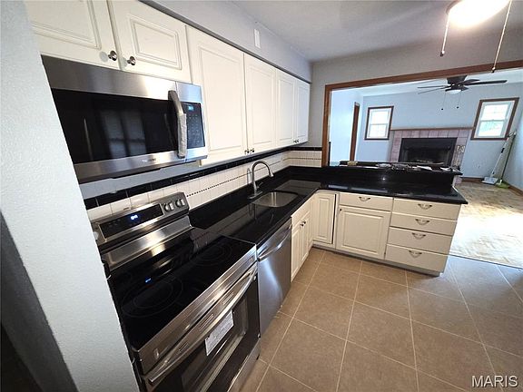 3rd image of 10054 Hedge Dr
