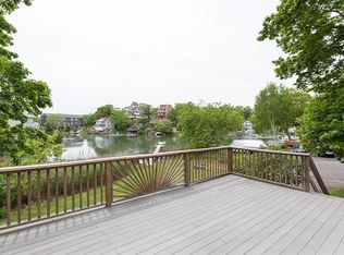 4 Valley St, Branford, CT 06405