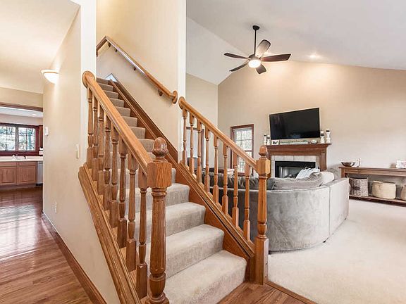 3rd image of 261 Shepherd Ln