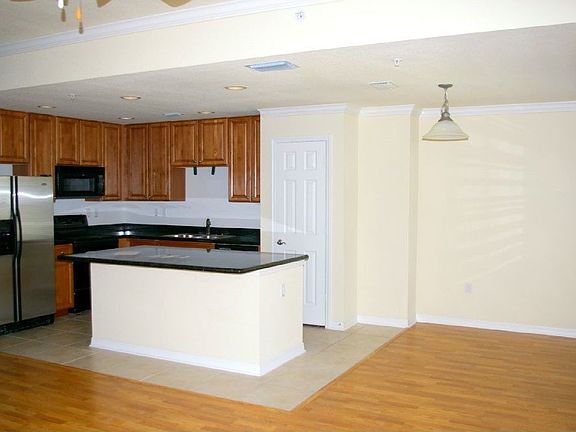 Kitchen & Breakfast