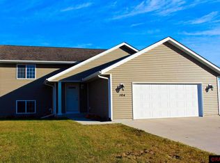 104 Foxfire Dr, Mankato, MN 56001