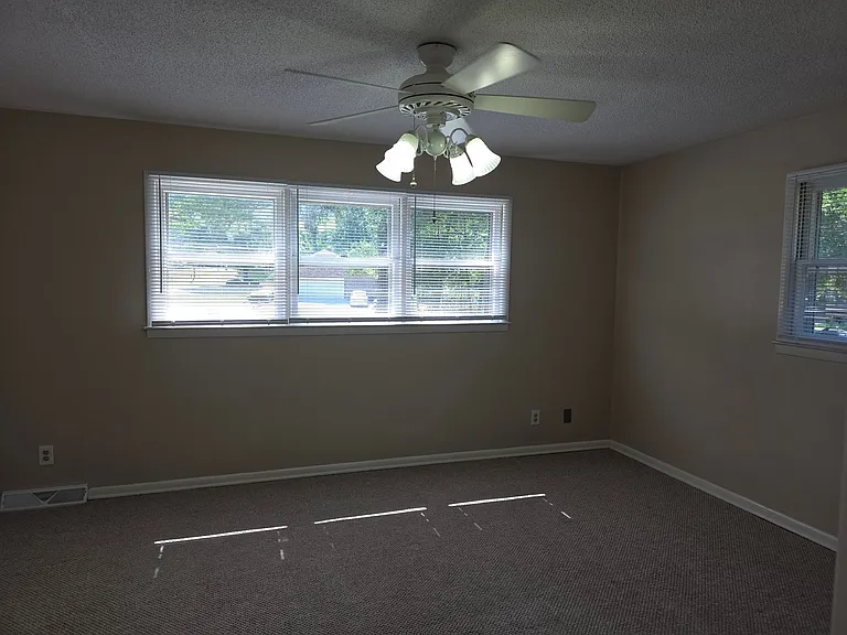 3322 Hart St — Photo 11