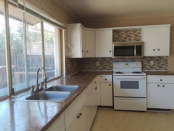 5th image of 3107 Furneaux Ln