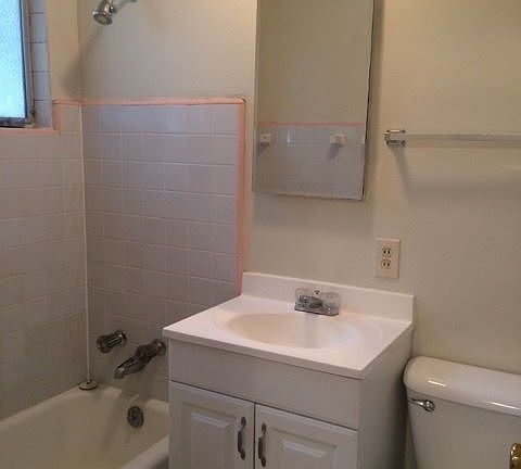 4th image of 382 N Fair Oaks Ave APT 5