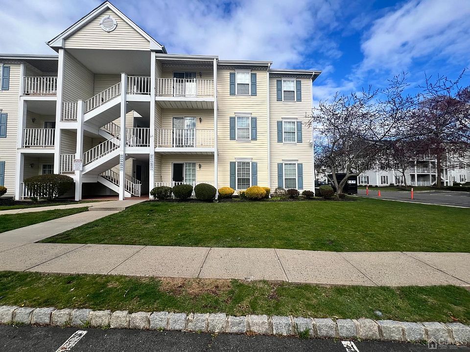 2nd image of 373 Hadleigh Ln
