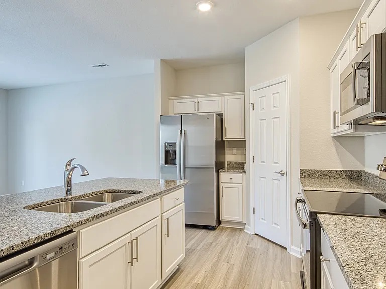 Hillpoint Preserve Townhome Apartments — Photo 29