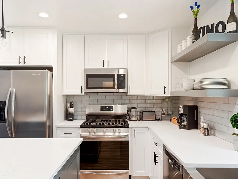 1005 Speer Ln — Photo 3