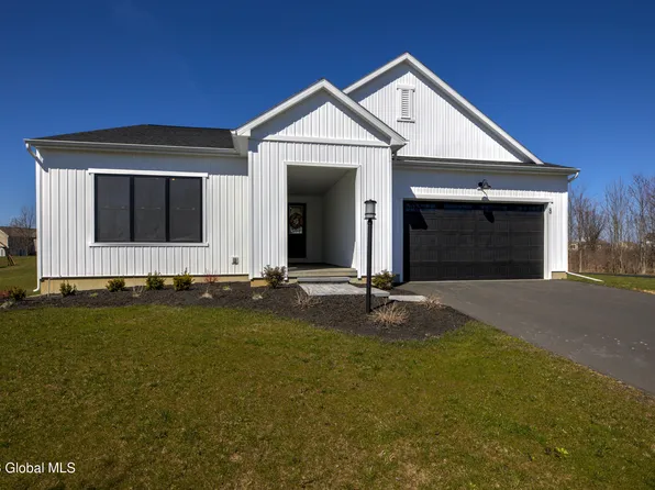 8 Gorsline Drive, Halfmoon, NY 12118