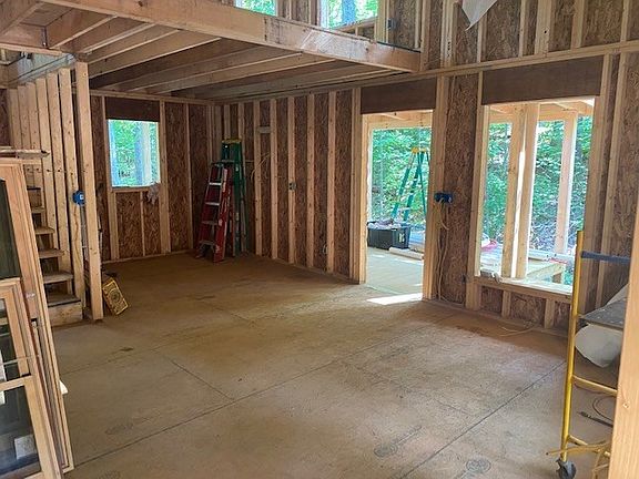4th image of 2037 Rhododendron Ln Lot 814