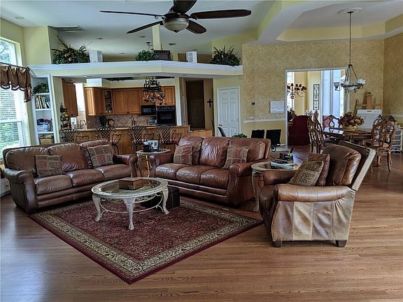 4th image of 2402 Bryan Ln