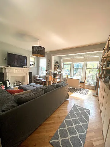6978 N Greenview Ave #1 — Photo 2