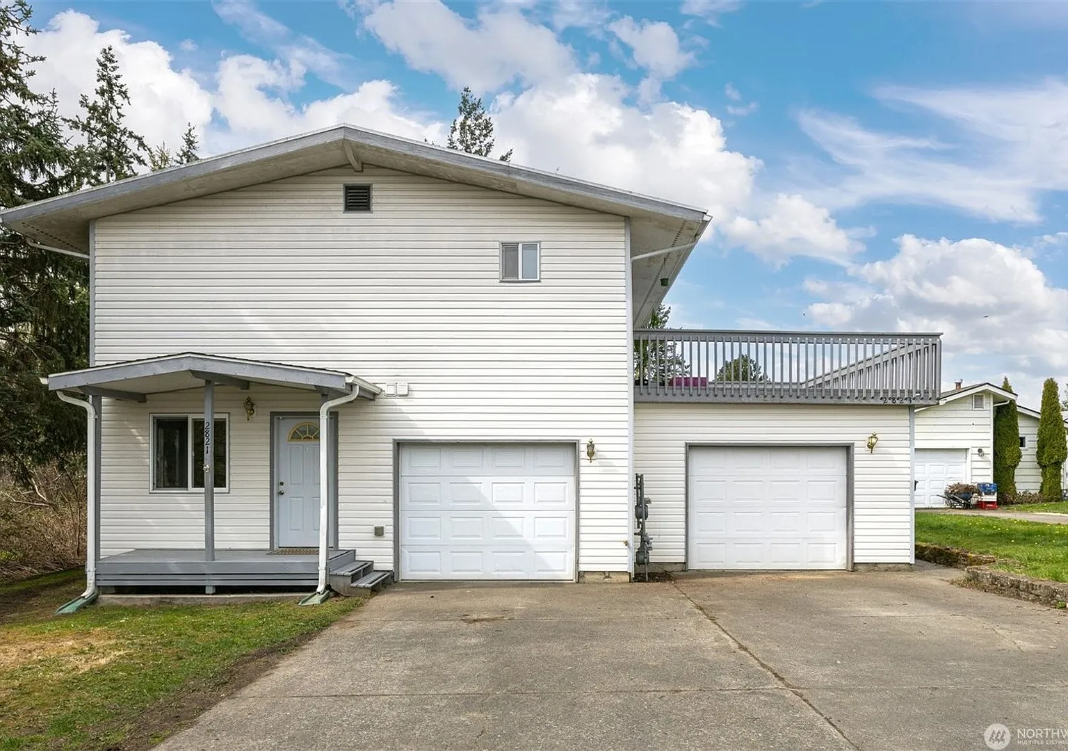 Bly - 2821-2823 Queen St. — Photo 1