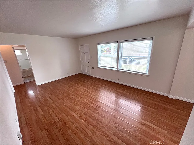 701 Center St — Photo 3