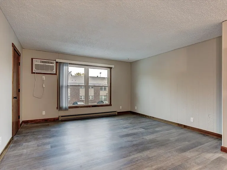 1703 S Broadway St — Photo 31