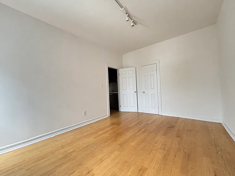 1087 Carroll St #B14 — Photo 6