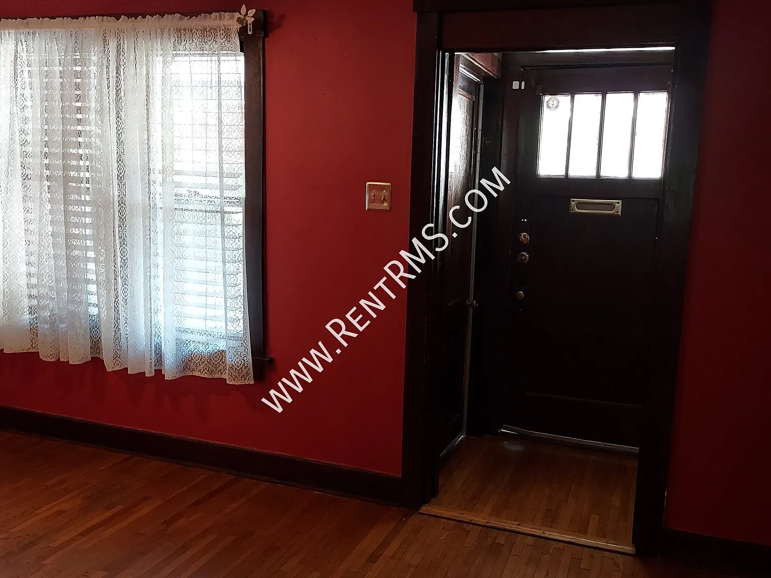 Historic 2 Bedroom unit close to Downtown — Photo 4