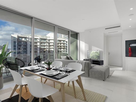 2nd image of 300 Biscayne Boulevard Way #4008