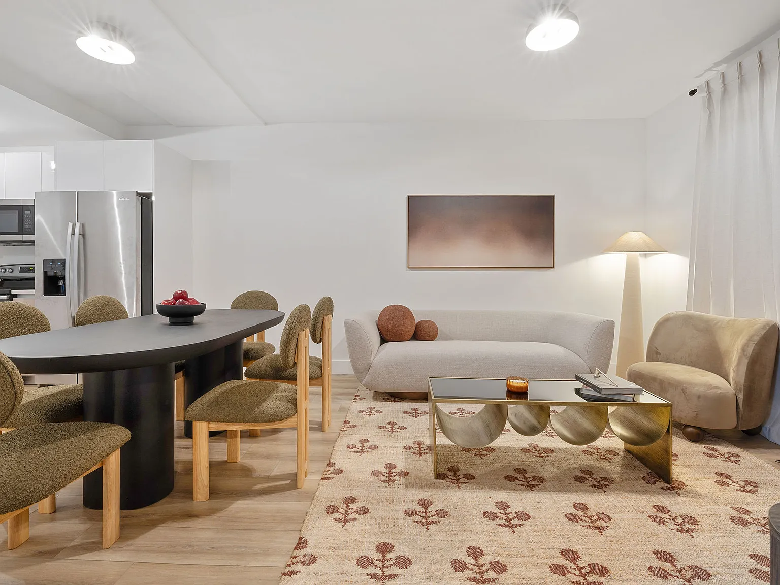 2 bed, 900 sqft, $4,200 — Photo 3