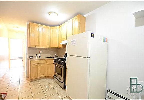 2nd image of 143 Maujer St APT 3L