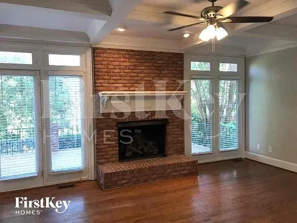 4 bed, 2.5 bath, 3024 sqft, $3,095 — Photo 2