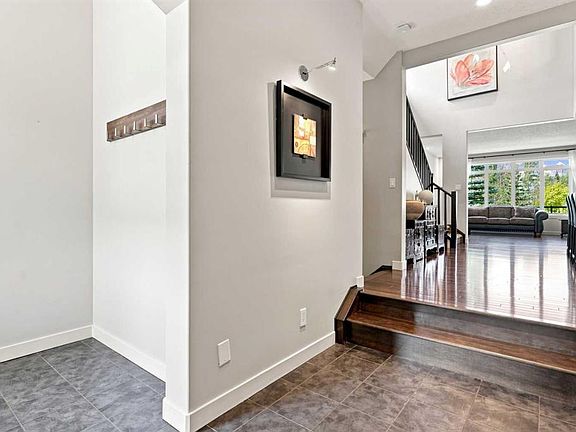 5th image of 163 Cranarch Cir SE