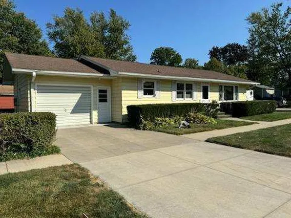 815 10th St, Fulton, IL 61252