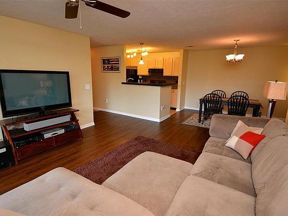 3rd image of 8173 Autumn Woods Ln