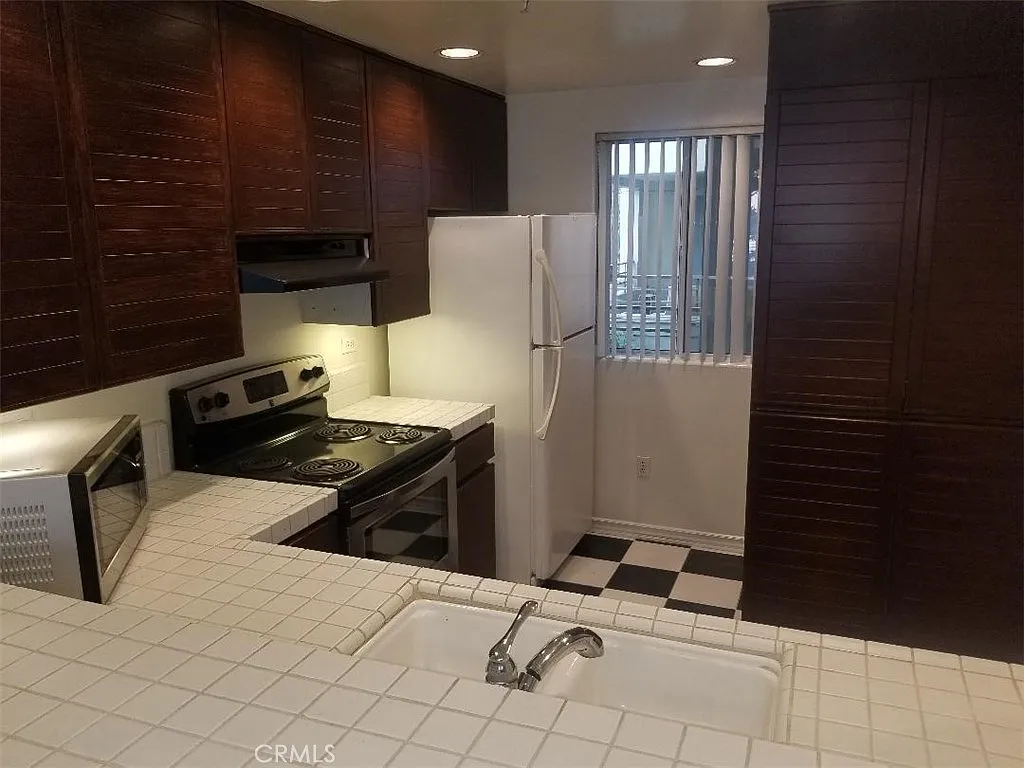 1 bed, 952 sqft, $2,895 — Photo 2