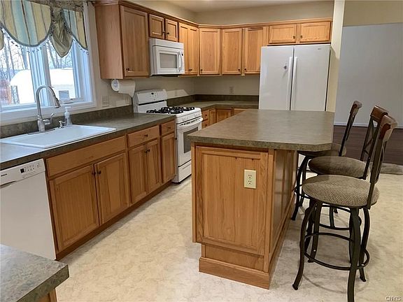 3rd image of 3325 Wellington Dr