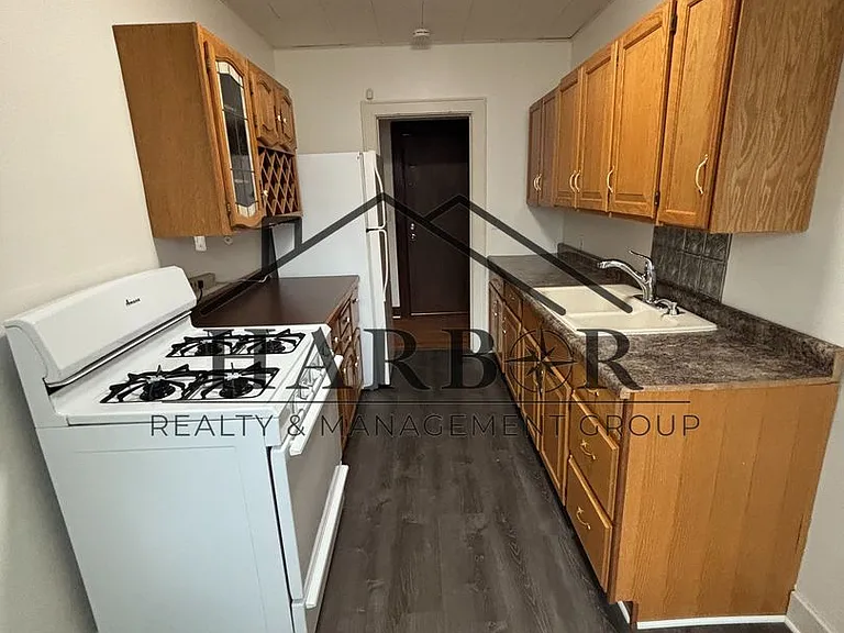 1215 Saint John Ave #3 — Photo 1