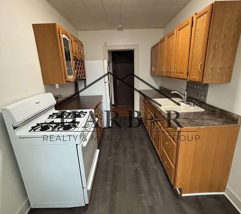 1215 Saint John Ave #3