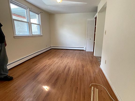4th image of 39 Burhans Ave