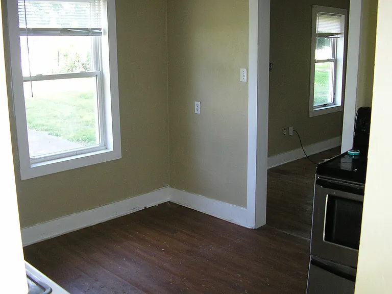 1631 Sharon Dr — Photo 2